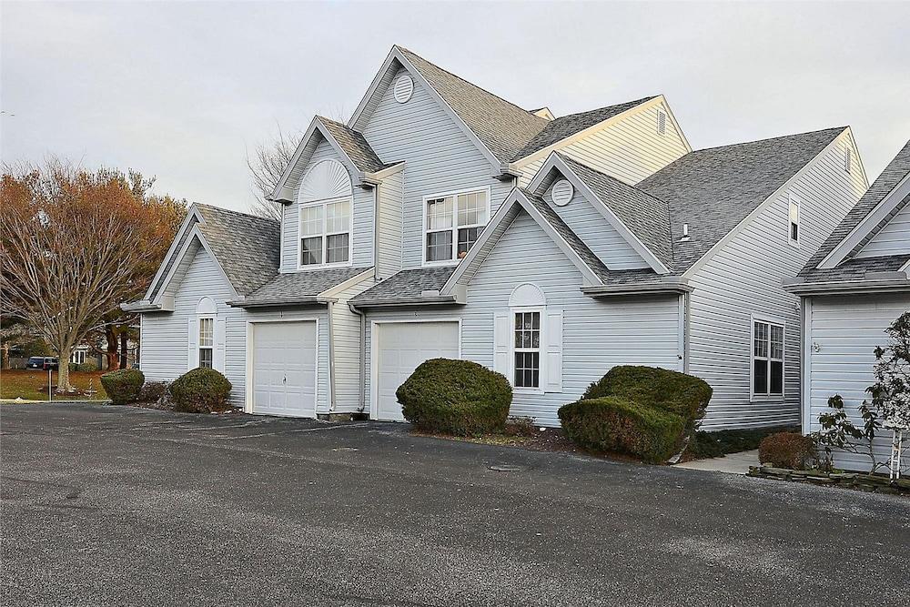 3 كارولين إيجلز لاندينج باي لونج آند فوستر