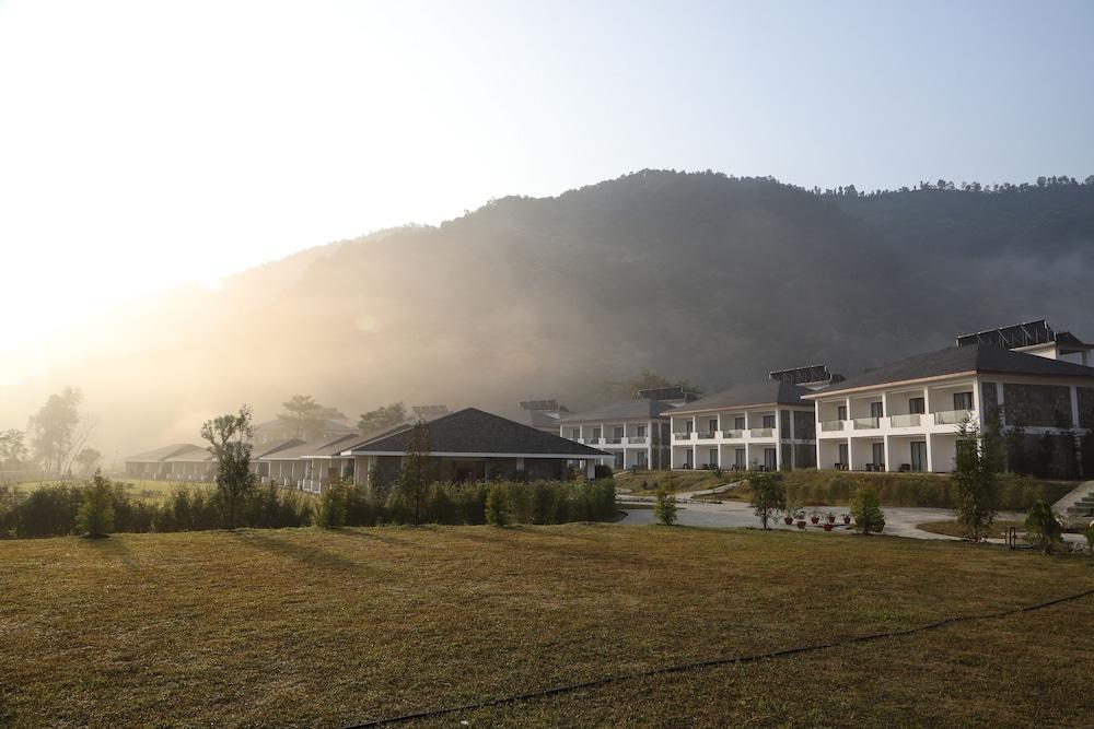 ماونتن جلوري فوريست ريزورت آند سبا، بوكهارا المنطقة المحيطة بالمنشأة