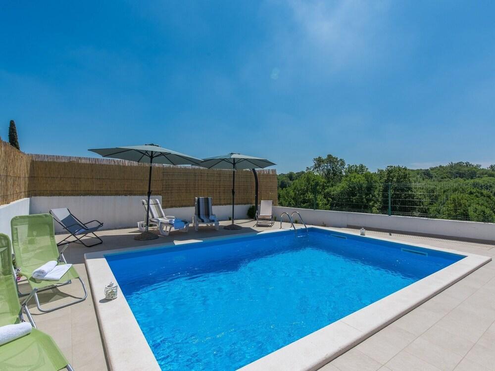 Modernly Equipped Holiday House Near Rovinj With Private Pool for 4 Persons Waterslide