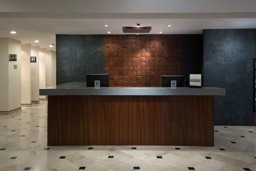 Krystal Urban Monterrey San Jerónimo Reception