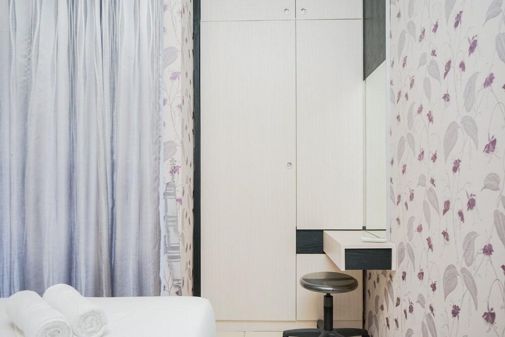 Modern Comfy 2BR Serpong Greenview Apartment Room