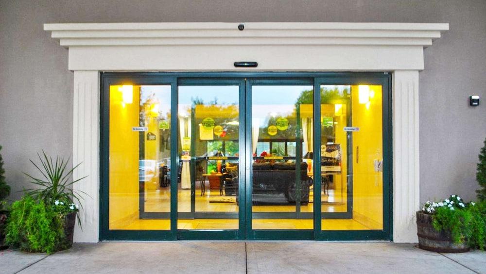 ماجنوسون جراند هوتل ماديسون المنطقة الخارجية