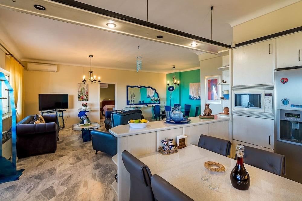 Chania Poolside Resort - Panoramic Seaview Lodging Interior