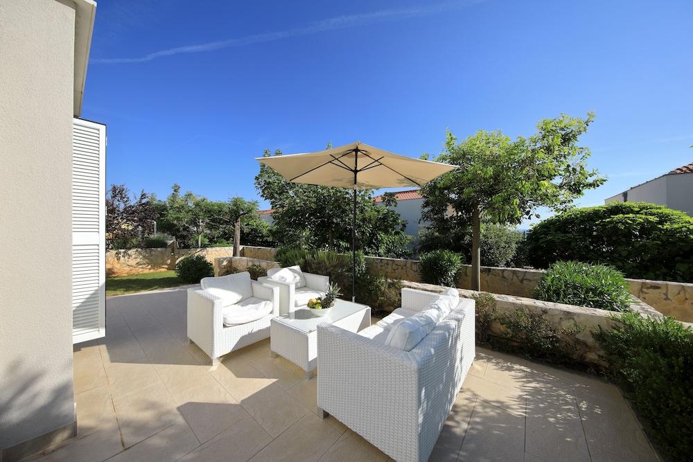 صني سايد أبارتمنتس بيترتشانيه المنطقة الخارجية