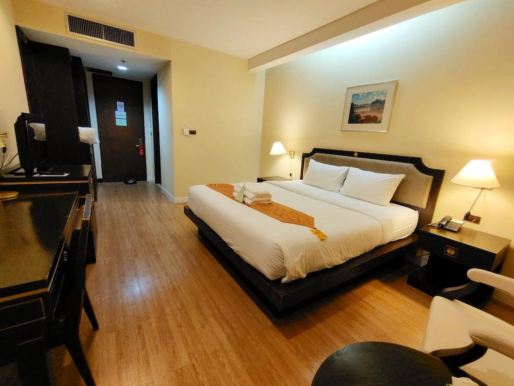 Wangchan Riverview Room