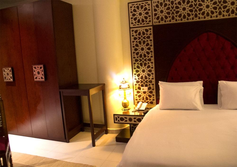 Pyramids Tower Room