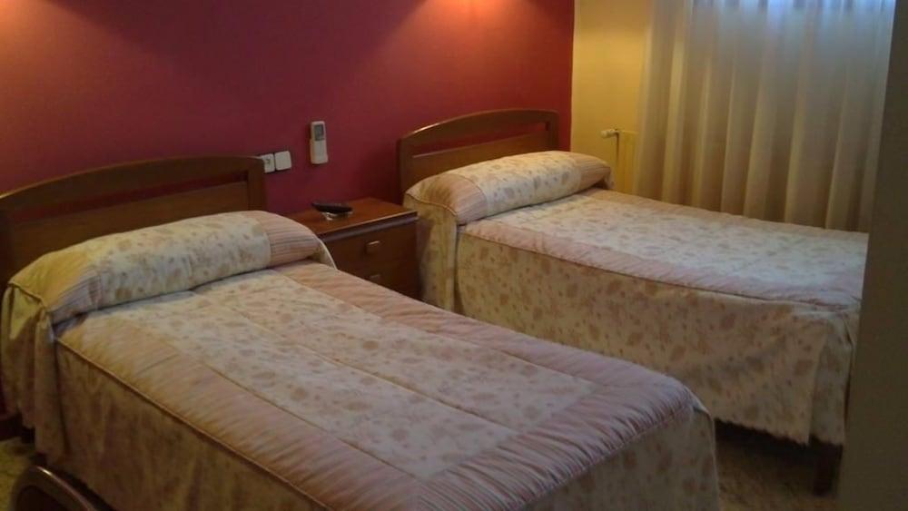 Hostal Cal Jaume Room