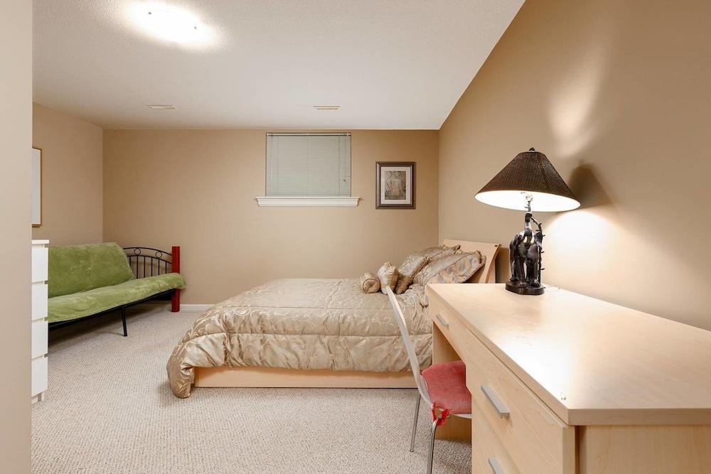 كوزي 3 بد روم إن نورث فانكوفر غرفة