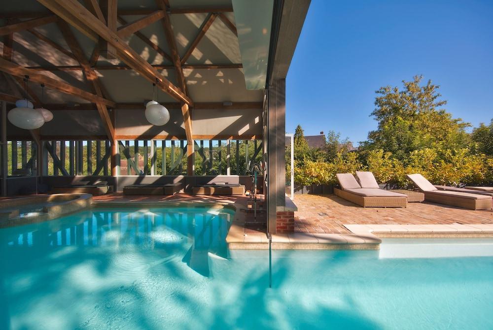 أوتل دو لا ليكورن إي سبا نيوكس