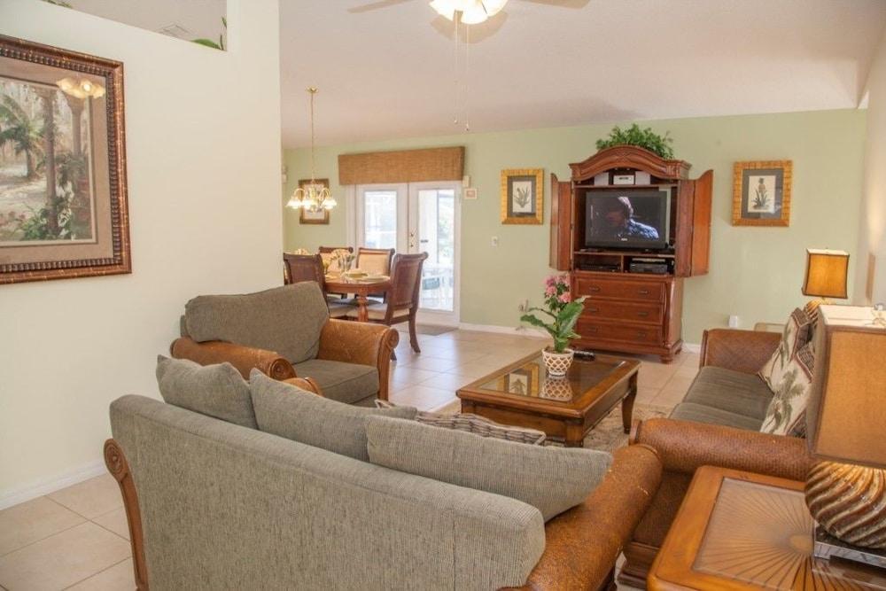 إل واي58134 - إنديان ريدج - 4 بد 2 باس فيلا منطقة الجلوس في الردهة