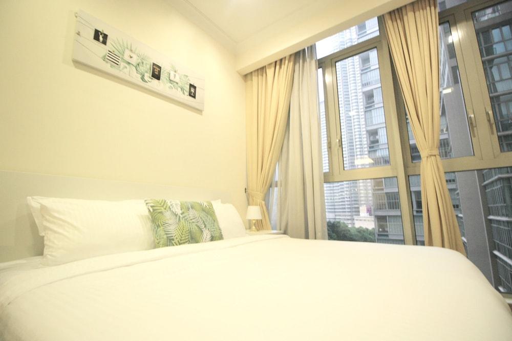 MaxStays - Max Style@ Marc Residence Room