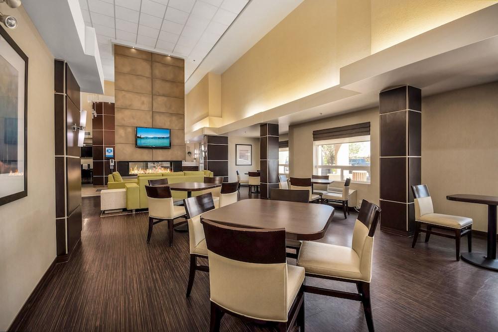 هوم إن آند سويتس ريجينا إيست