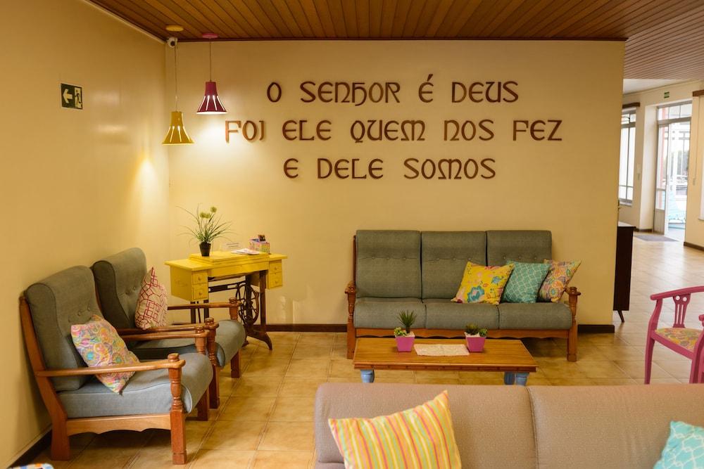 بوزادا بيتانيا منطقة الاستقبال