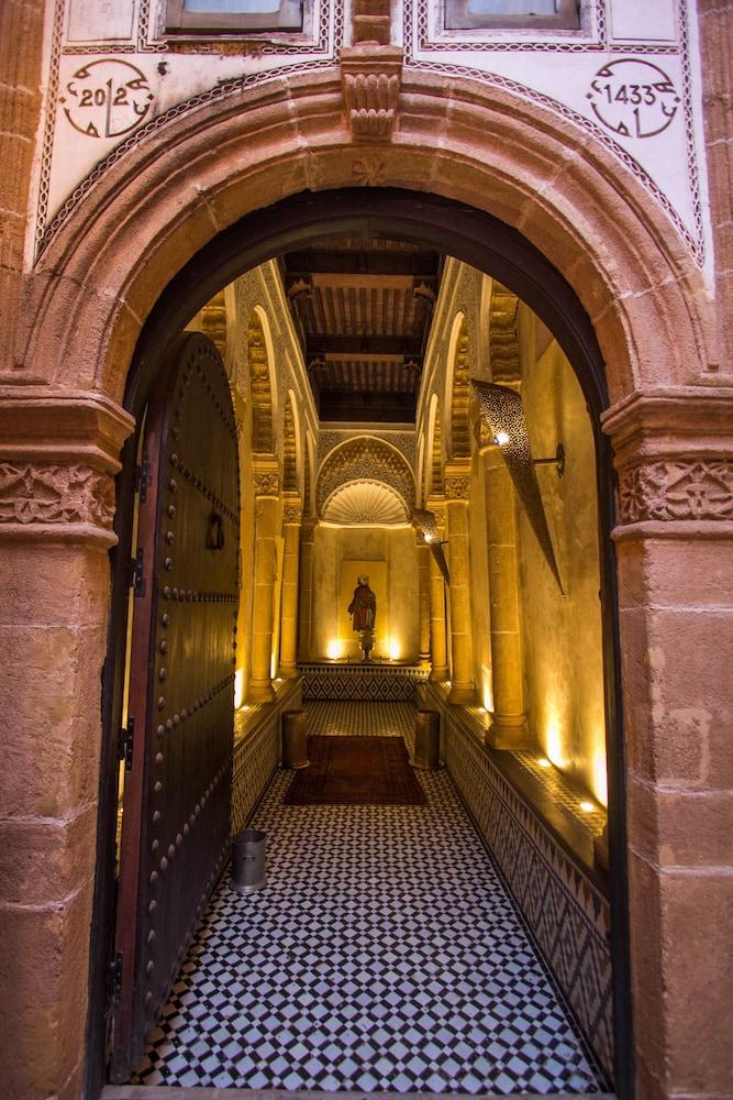 رياض ثاماينا