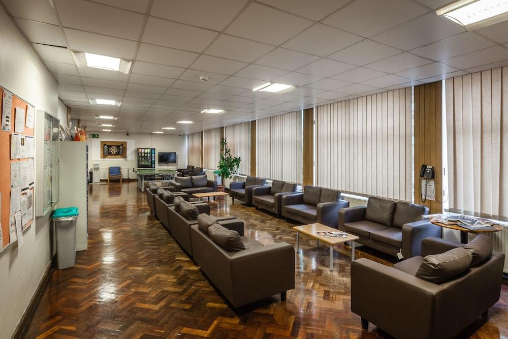 LSE Carr-Saunders Hall - Campus Accommodation Lobby Sitting Area