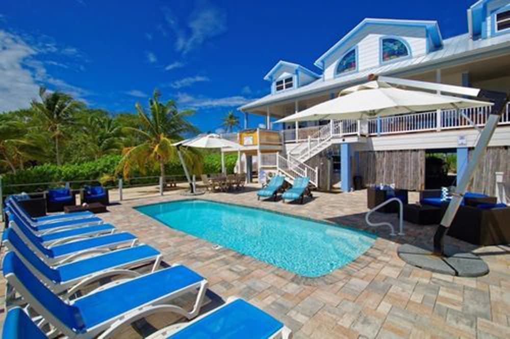 Sir Turtle Beach Villas Waterslide