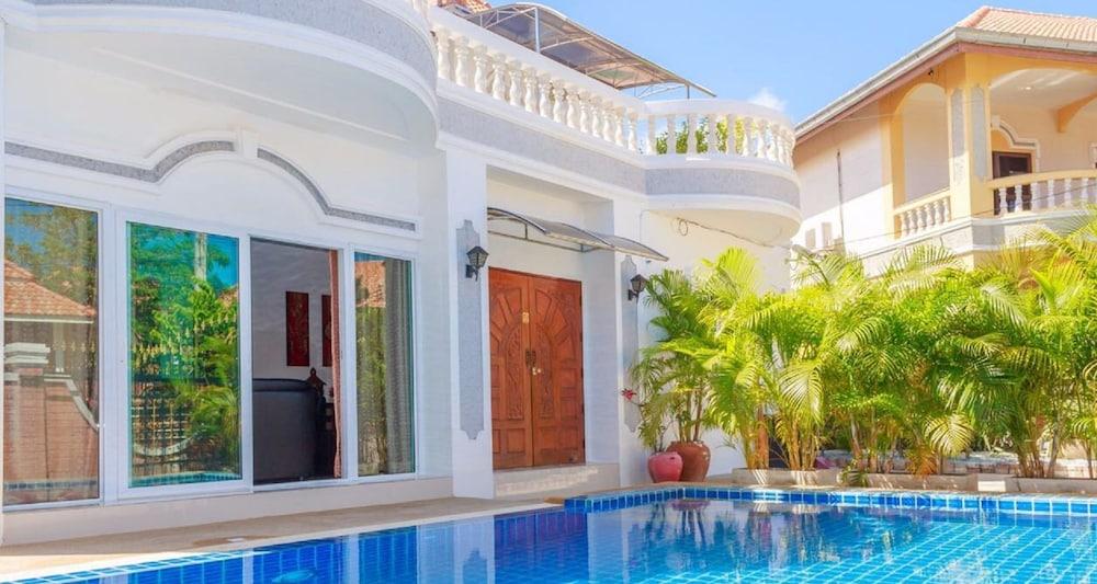 راتانا فيلا - باتايا هوليداي هاوس ووكينج ستريت زحليقة مائية