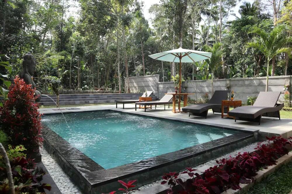 بوندوك يانا فيلا زحليقة مائية