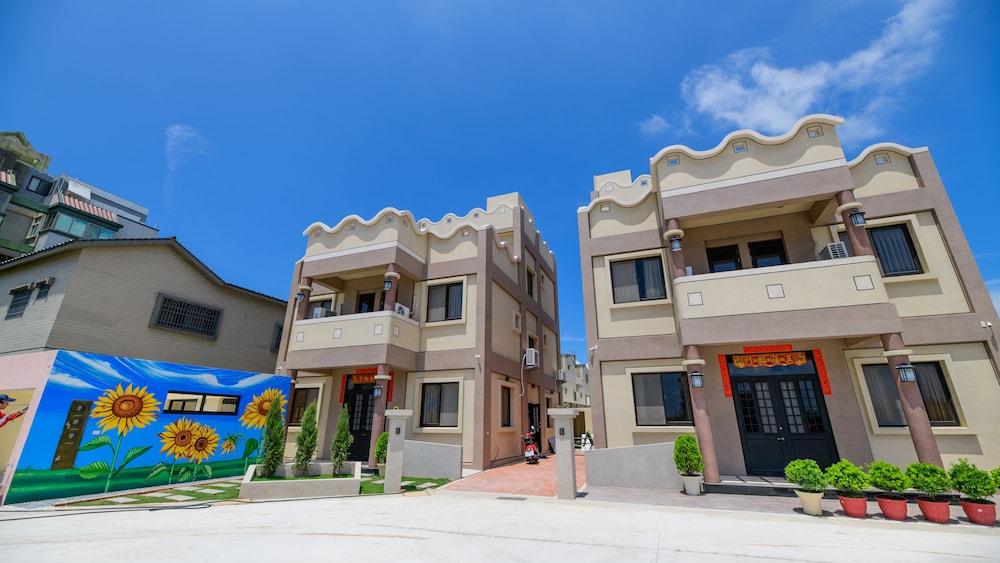 تاون شيب سيزون بد آند بريكفاست