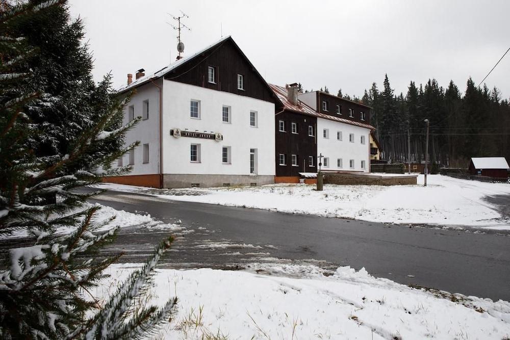 هوتل أو أندجيلا ميخايلا