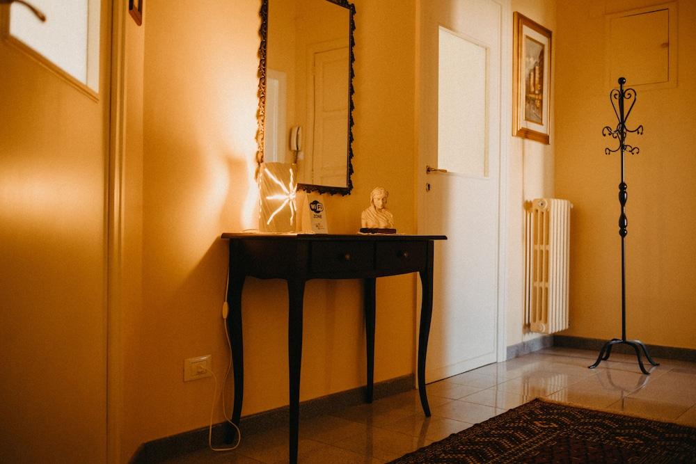 B&B Piazza Argento Interior Entrance