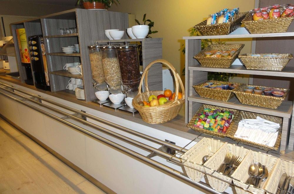 Kyriad Toulouse Est Balma - Cité de l'Espace Breakfast Area