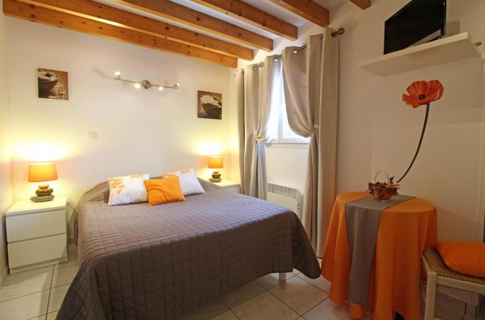 Le Cabassou Room