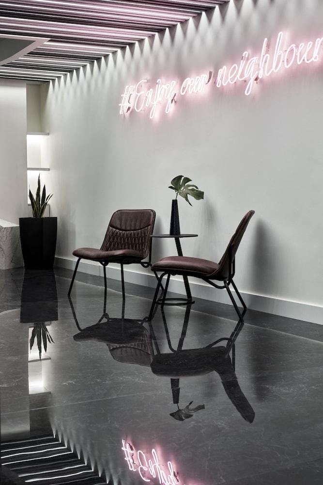 إ ا اتامونستيراكي - نيبورود لايفستايل هوتلز منطقة الاستقبال