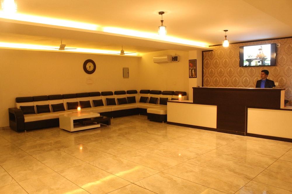 هوتل هوليداي هيل منطقة الاستقبال