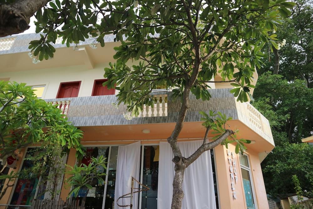 Cornerstay at Dhangethi Exterior