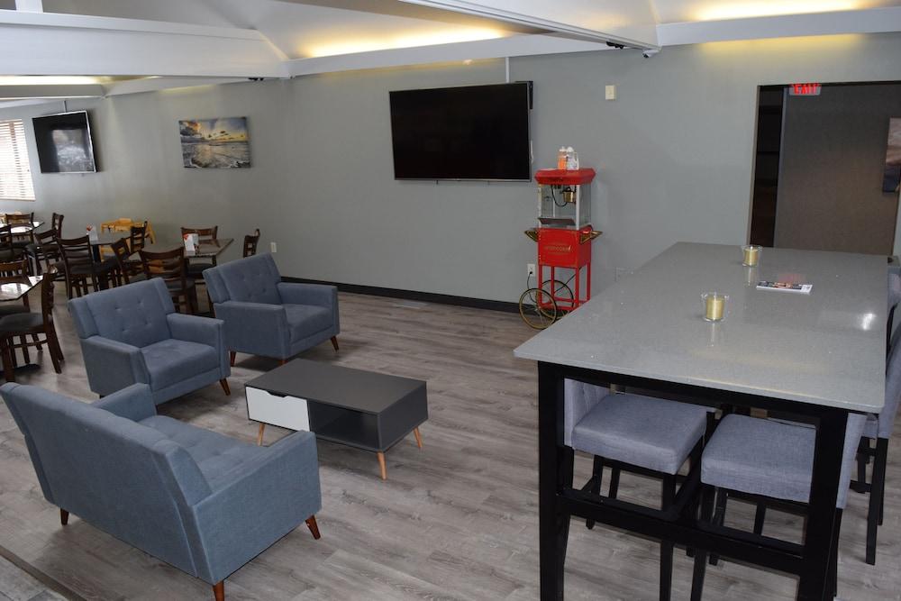 كانتري إن آند سويتس من راديسون، مسكيغون، ميشيغان منطقة الانتظار في الردهة