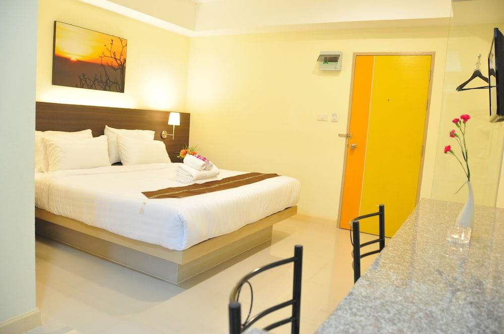 ذا بلووم ريزيدانس آت سوفارنابومي أخرى