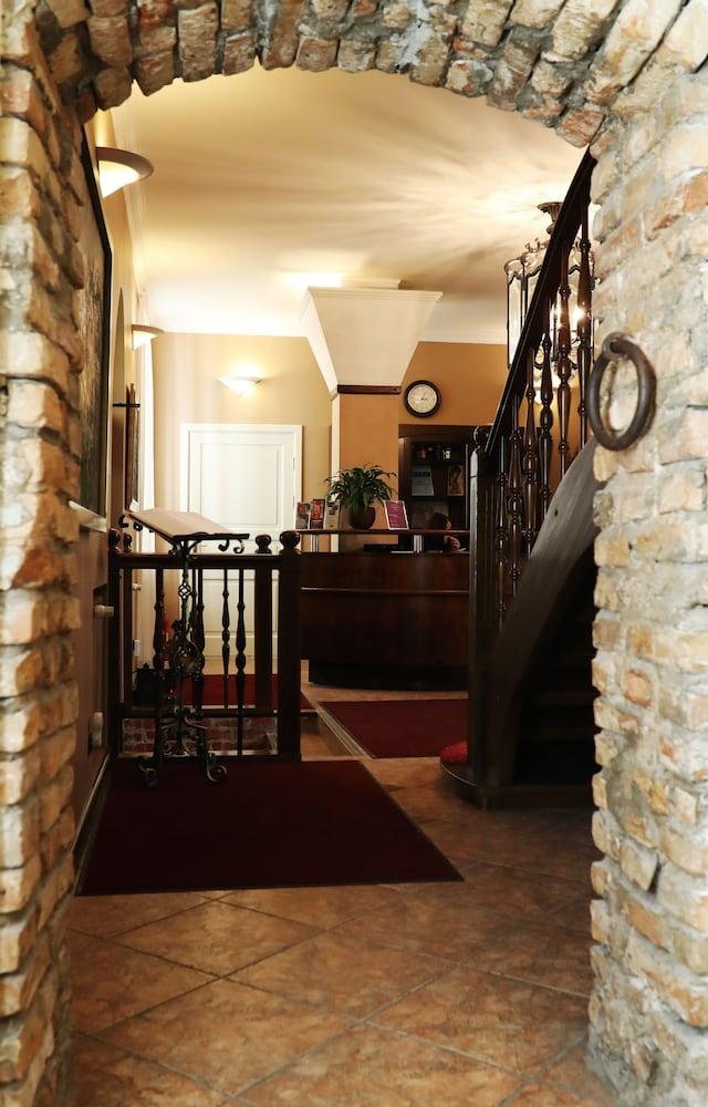 أولد ريجا بويتك هوتل فيكريجا منطقة الاستقبال