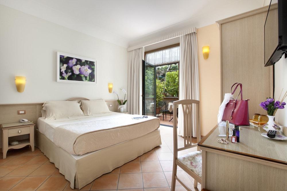 ريليه فيلا أنجيولينا غرفة