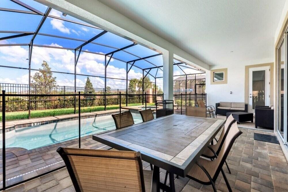 سولارا ريزورت 9 بدروم 6 باث روم ريزورت فيلا زحليقة مائية