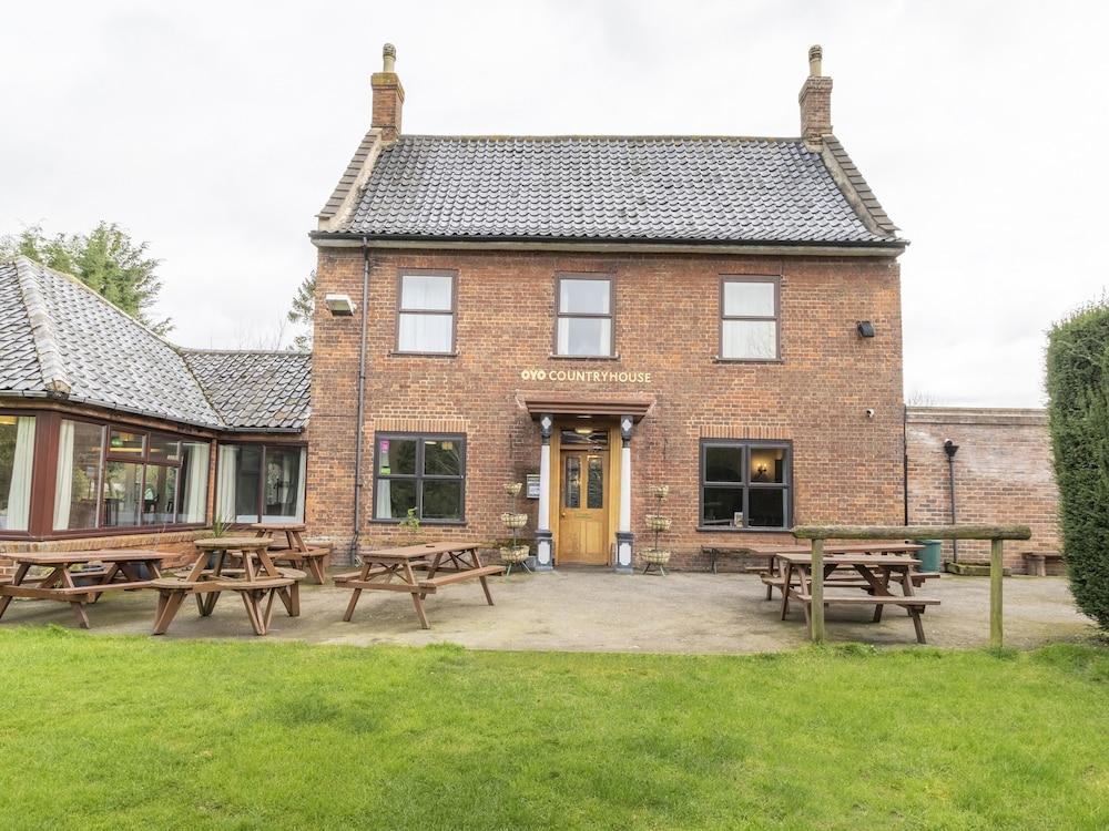 منزل أويو إلم فارم ريفي الطراز، مطار نورويتش الدولي الصورة الأساسية