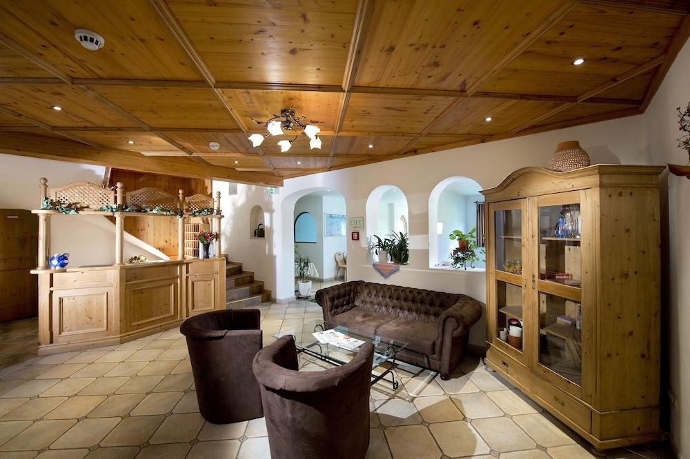 فيرين هوتل ألبينهوف منطقة الاستقبال