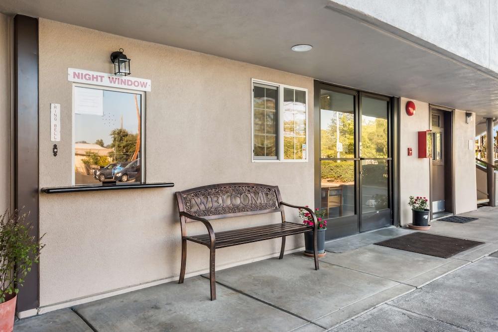 أميريكاز بيست فاليو إن سانتا روزا، كاليفورنيا المنطقة الخارجية