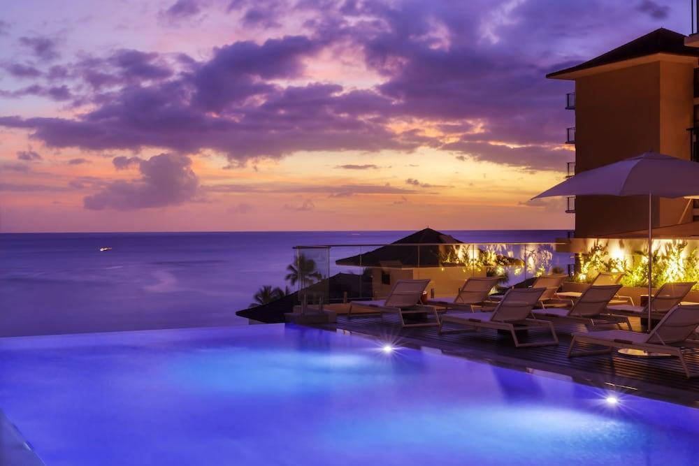 هاليبونا وايكيكي باي هالكولاني حمام سباحة لا متناهي