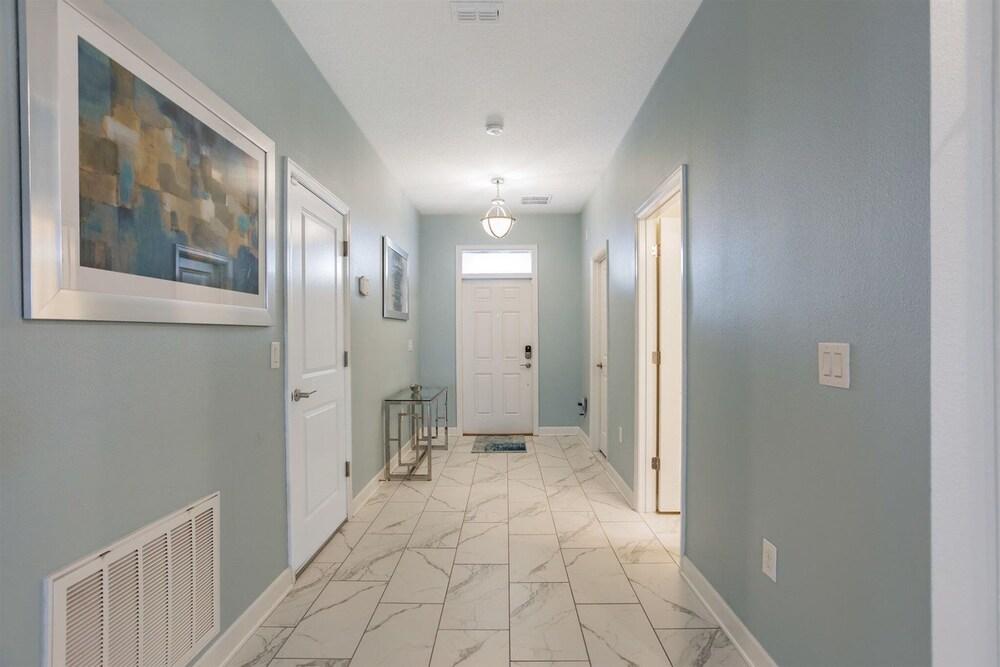 8 بد روم تشامبيونز جايت بول هوم ويذ إم ثييتر غرفة