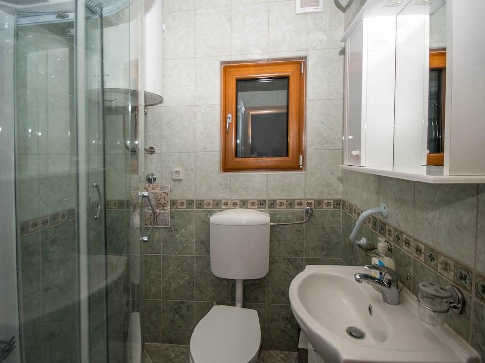 هوليداي هومز سني هيل حمام