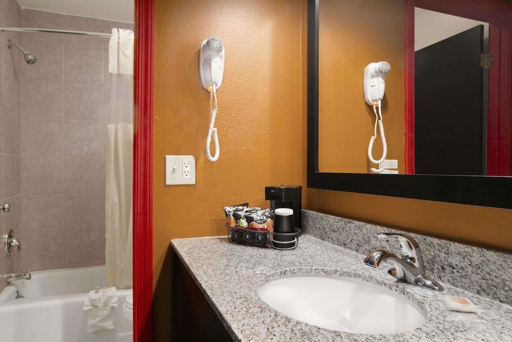 دايز إن باي ويندام ليبرتي/نورث إيست كانساس سيتي أخرى