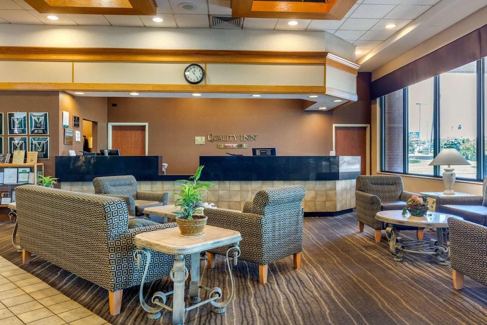 Quality Inn Exit 4 Lobby