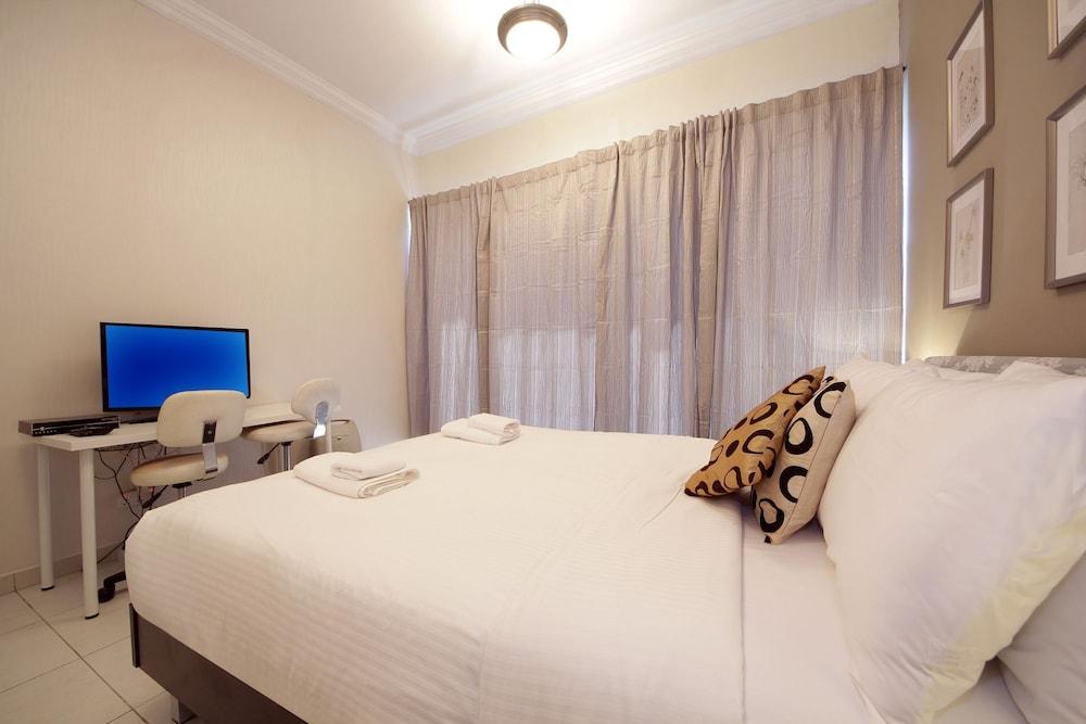 سيجنتشر هوليدي هوم - الوليد أبراج بحيرة جميرا غرفة