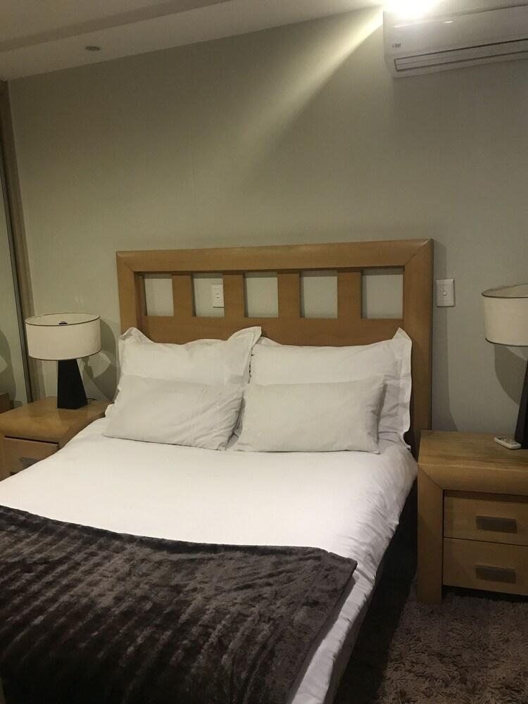First Divine Suites - Hydro Park Room