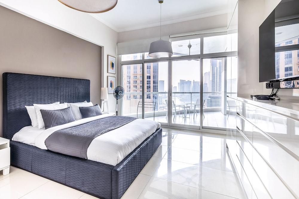 شقة دافئة وفسيحة مكوّنة من غرفتي نوم في دبي مارينا الشهير غرفة