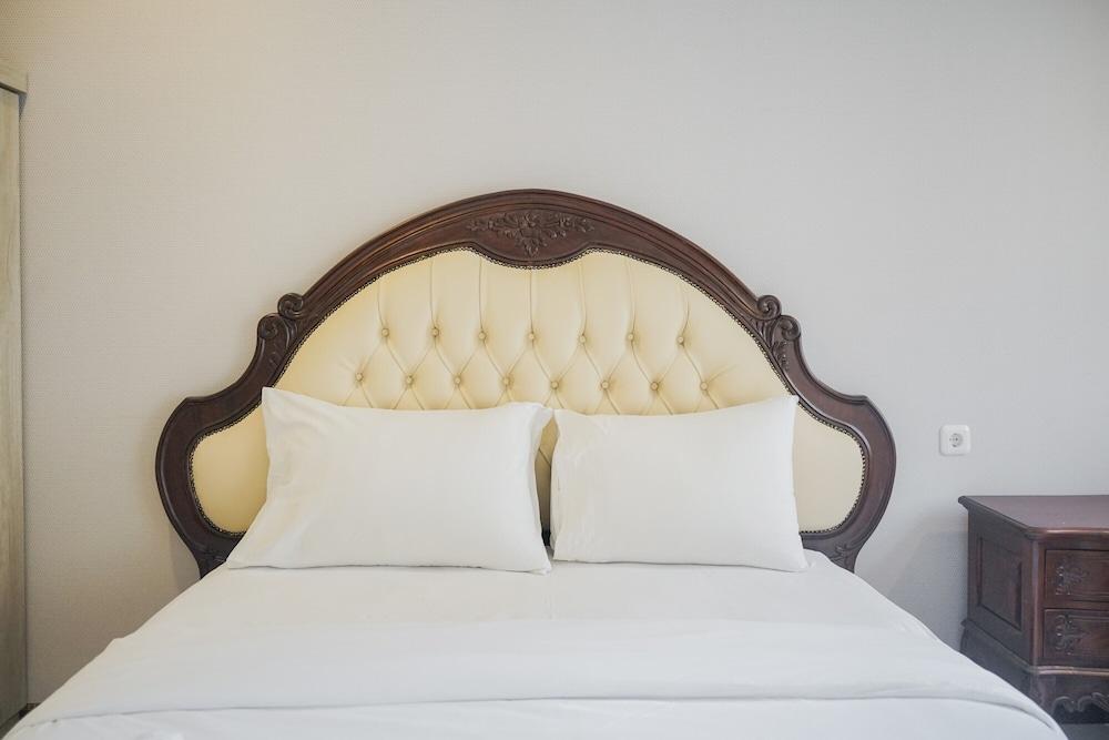 Relaxing and Tidy Studio Apartment at Ayodhya Residences Room