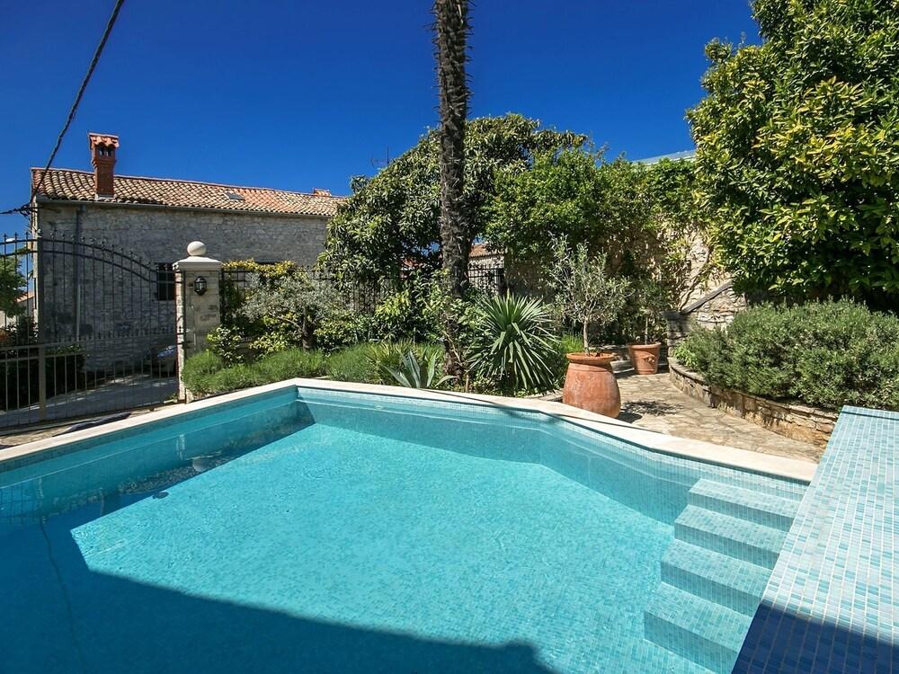 Classic Villa in Mušalež With Private Pool Waterslide