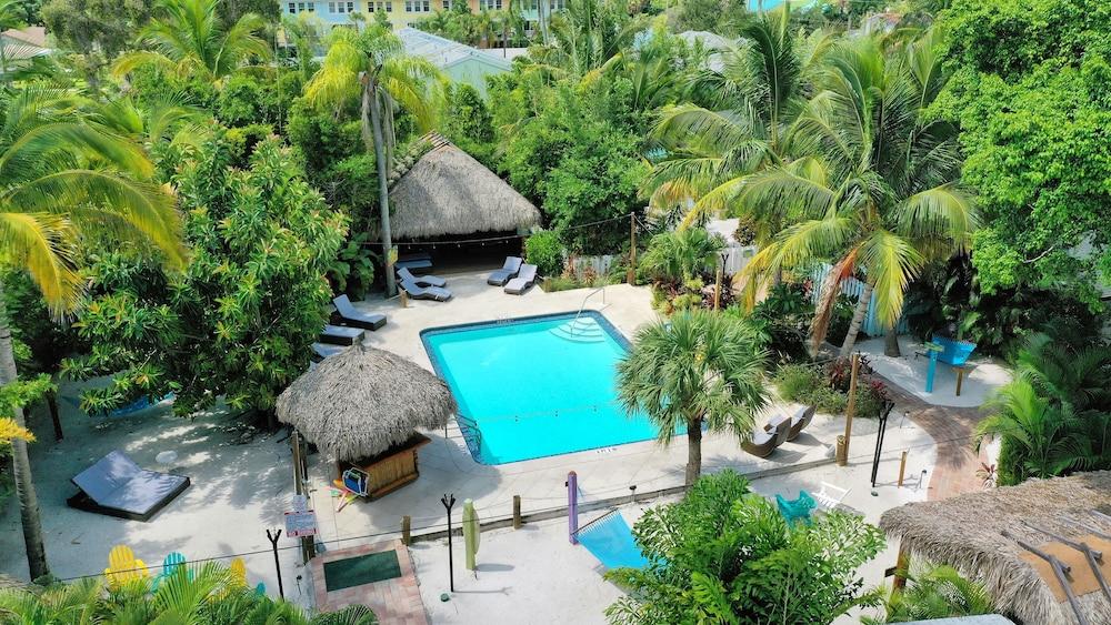 Siesta Key Palms Resort Featured Image