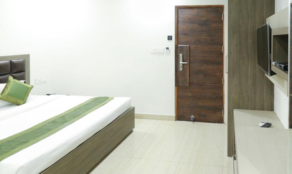 Treebo Ashirwad Room